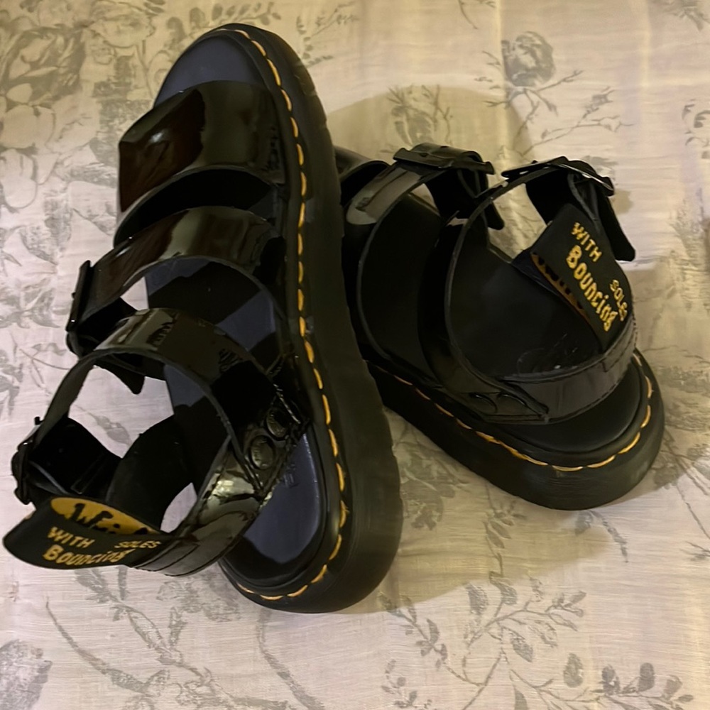 DR.MARTENS rubber sole sandal patent